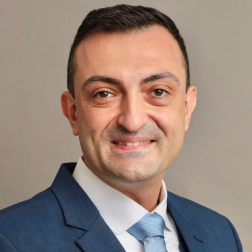 Portrait of Associate Professor Reza Akbari